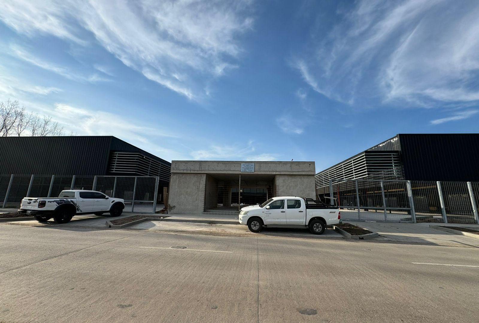 Local Comercial de 1109 m² en Complejo a Estrenar c/ Estacionamiento propio - Francisco Alvarez
