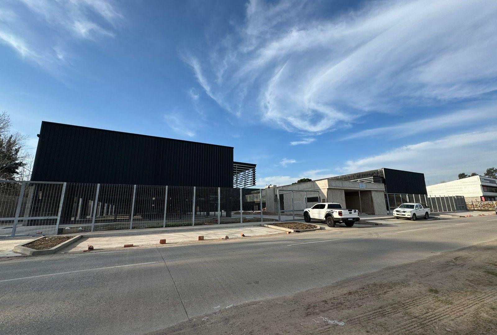 Local Comercial de 1352 m² en Complejo a Estrenar c/ Estacionamiento propio - Francisco Alvarez