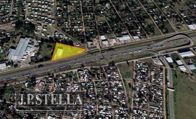 Foto de Local Comercial y Galpón sobre Acceso Oeste 1800 m² Cub. s/ Fracción, imagen 4