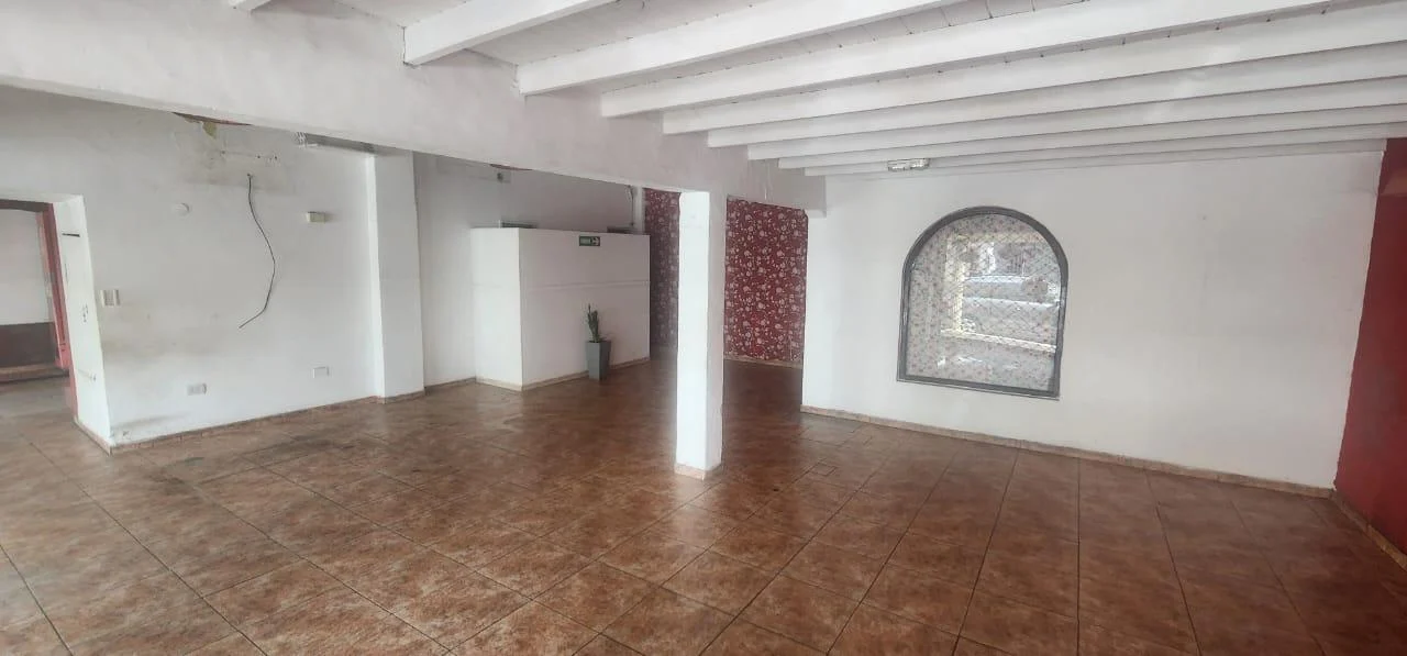 Foto de Local Comercial 108 m² - 12 m de frente s/ Arieta - S.Justo (Ctro), imagen 4