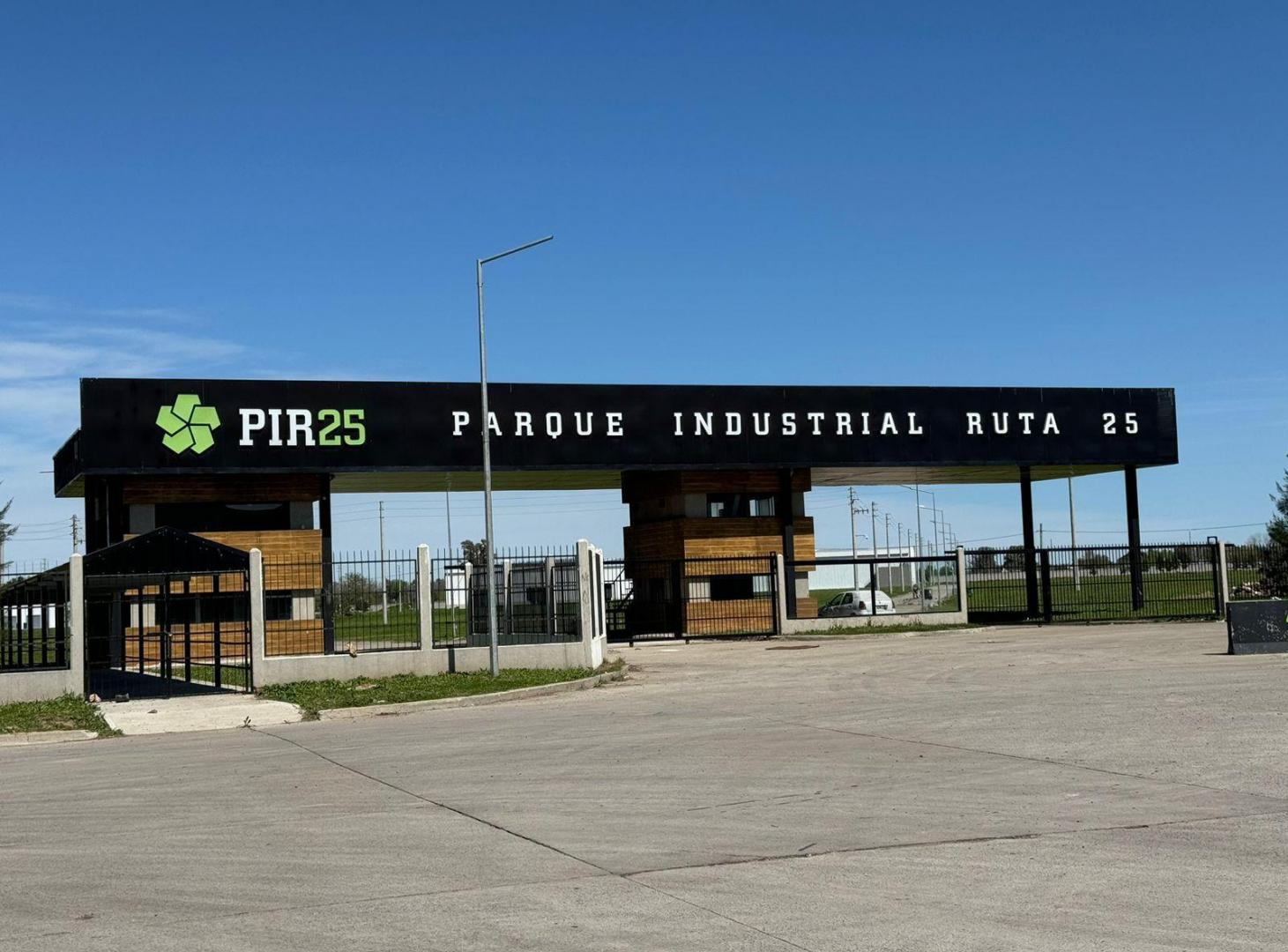 Fracción 2.736 m² en Parque Industrial R 25 - La Reja