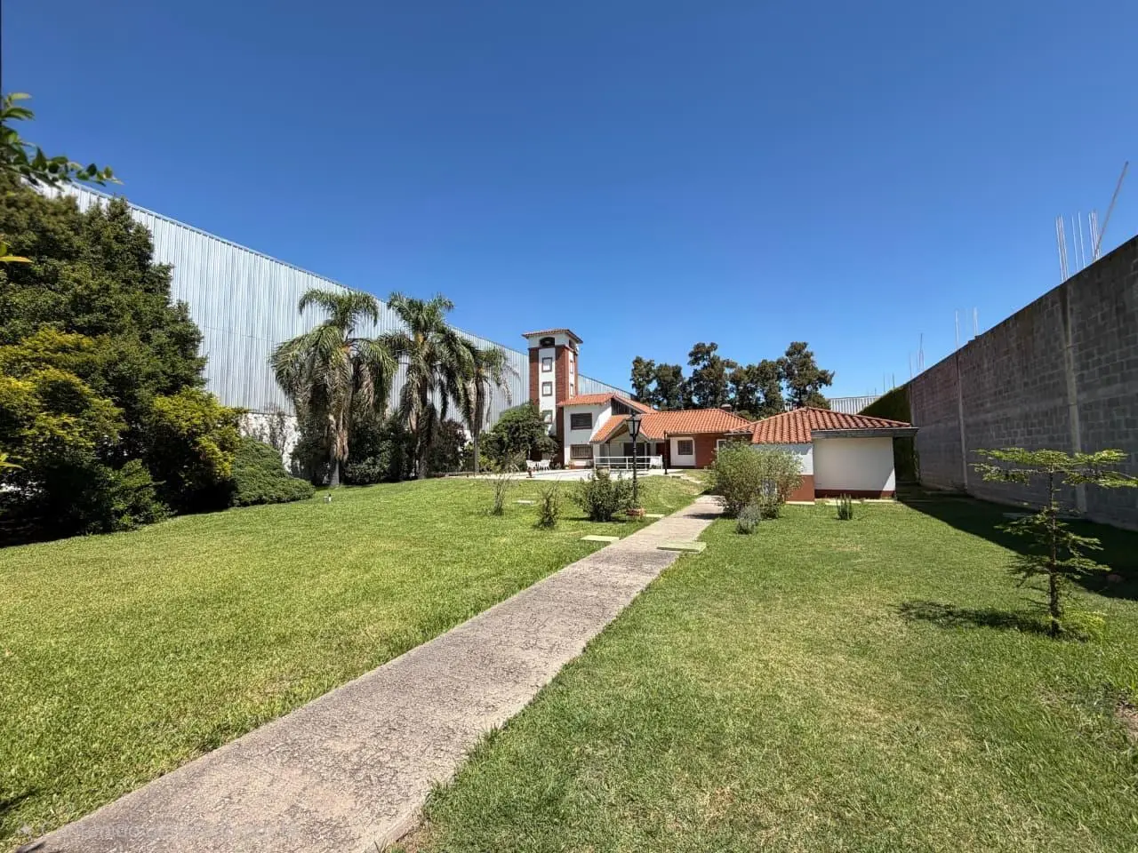 Fracción Industrial 8.843 m² c/ Galpón 1260 m² y Vivienda 7 amb 312 m² - Loma Hermosa 4