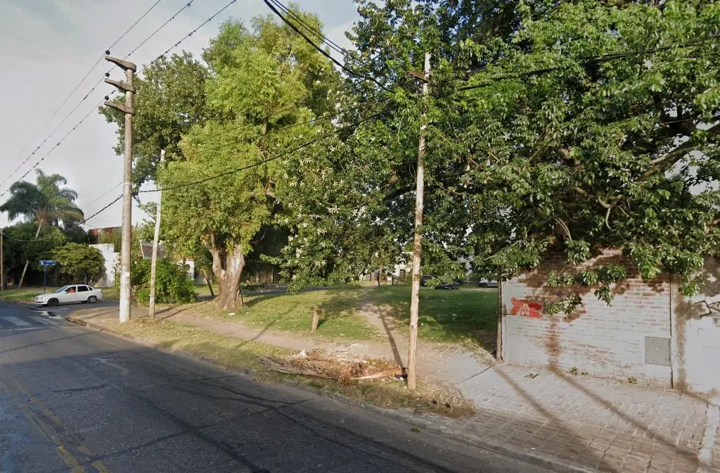 4 Lotes en Block 1065 m² en esquina - Villa Luzuriaga 3