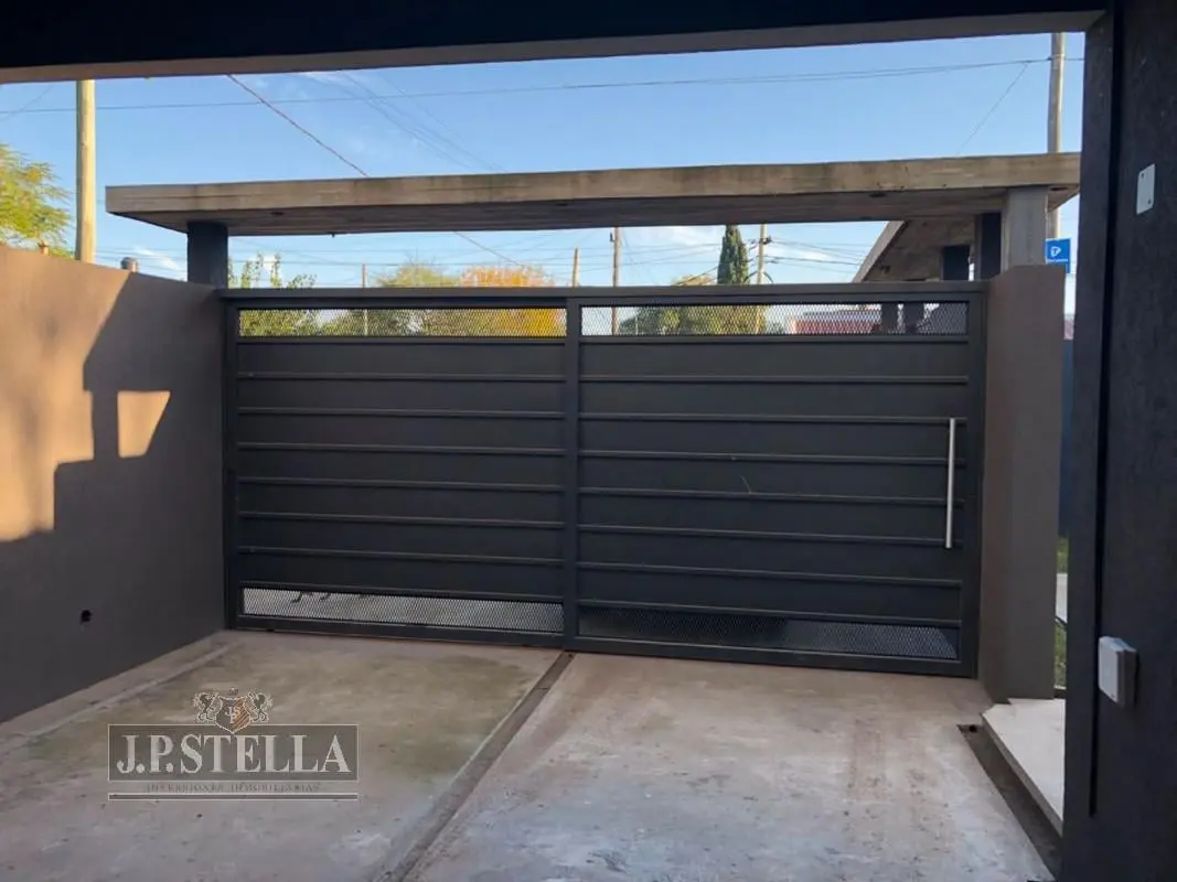 Casa Estilo Americana 5 Ambientes con Quincho, pileta y garage - Villa Luzuriaga 5