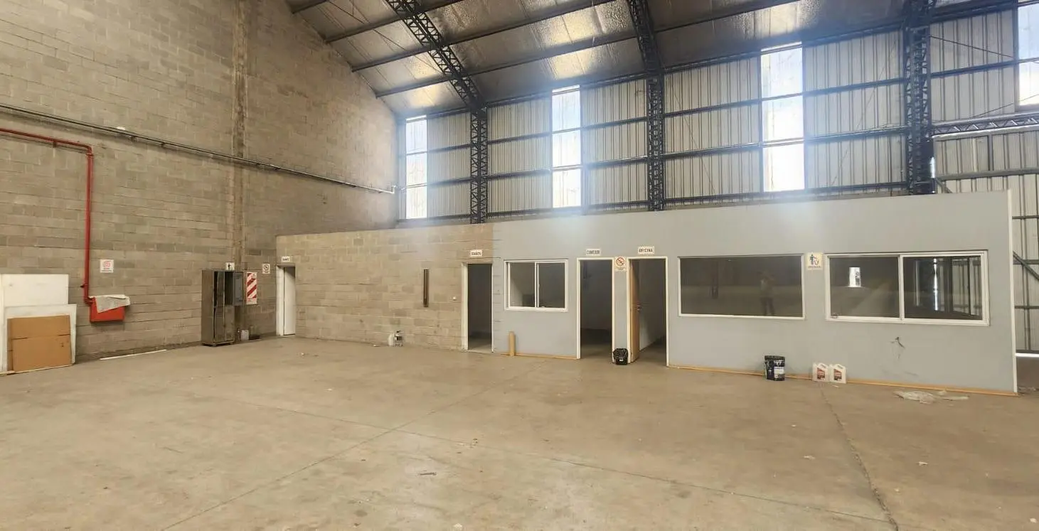 Galpón Industrial 2400 m² en Parque Industrial Moron - Haedo 3