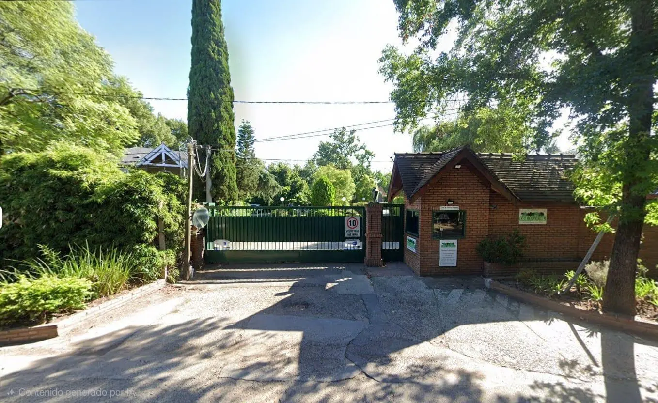 Excelente Casa de 360 m² - 4 Amb c/ Pileta Cub. s/ 3 Lotes 1845 m²- Bº Cerrado El Jaguel (Ituzaingó) 3