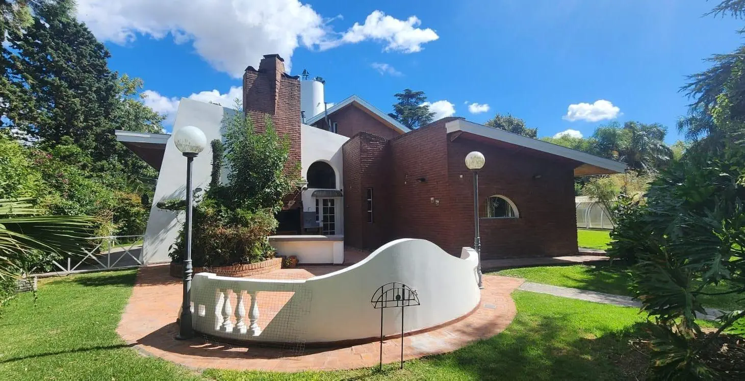 Excelente Casa de 360 m² - 4 Amb c/ Pileta Cub. s/ 3 Lotes 1845 m²- Bº Cerrado El Jaguel (Ituzaingó) 5