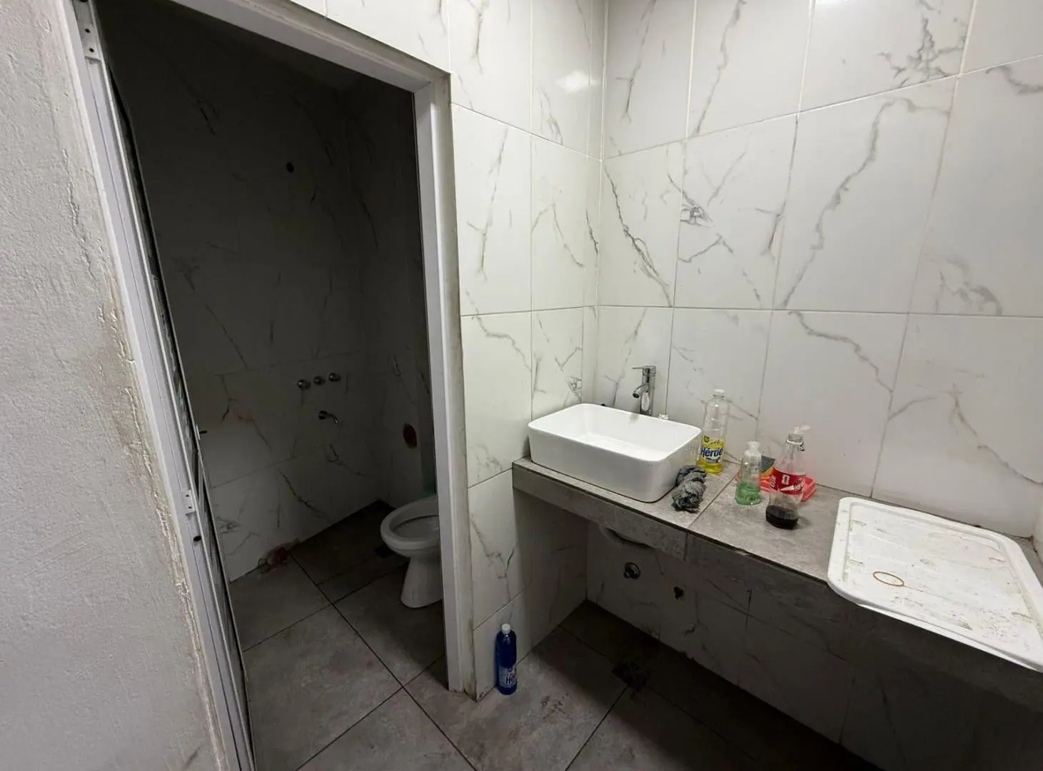 Excelente Local 240 m² s/ Avenida - Oficina y 2 Baños - Lomas Del Mirador 5