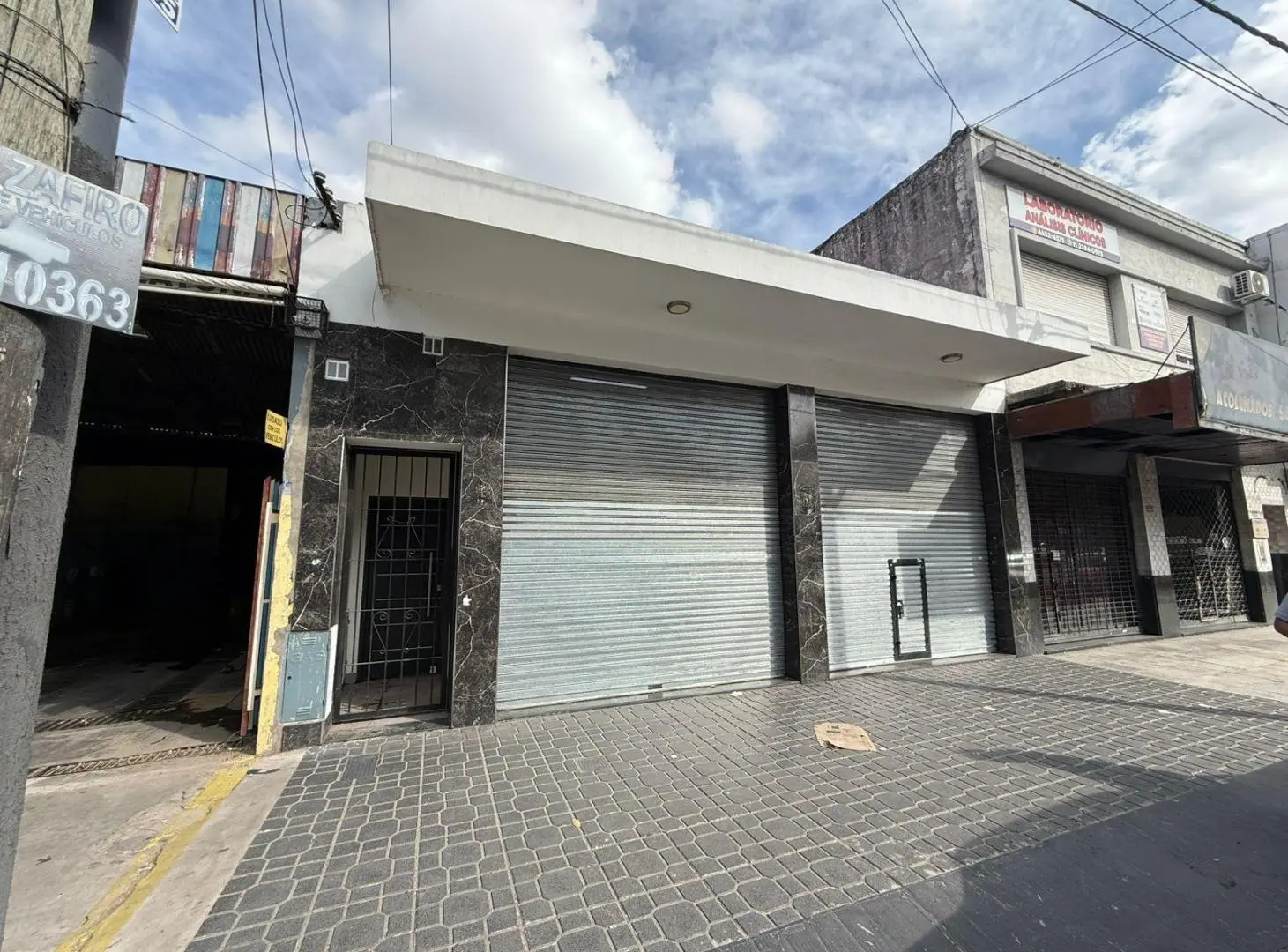 Excelente Local 240 m² s/ Avenida - Oficina y 2 Baños - Lomas Del Mirador 3