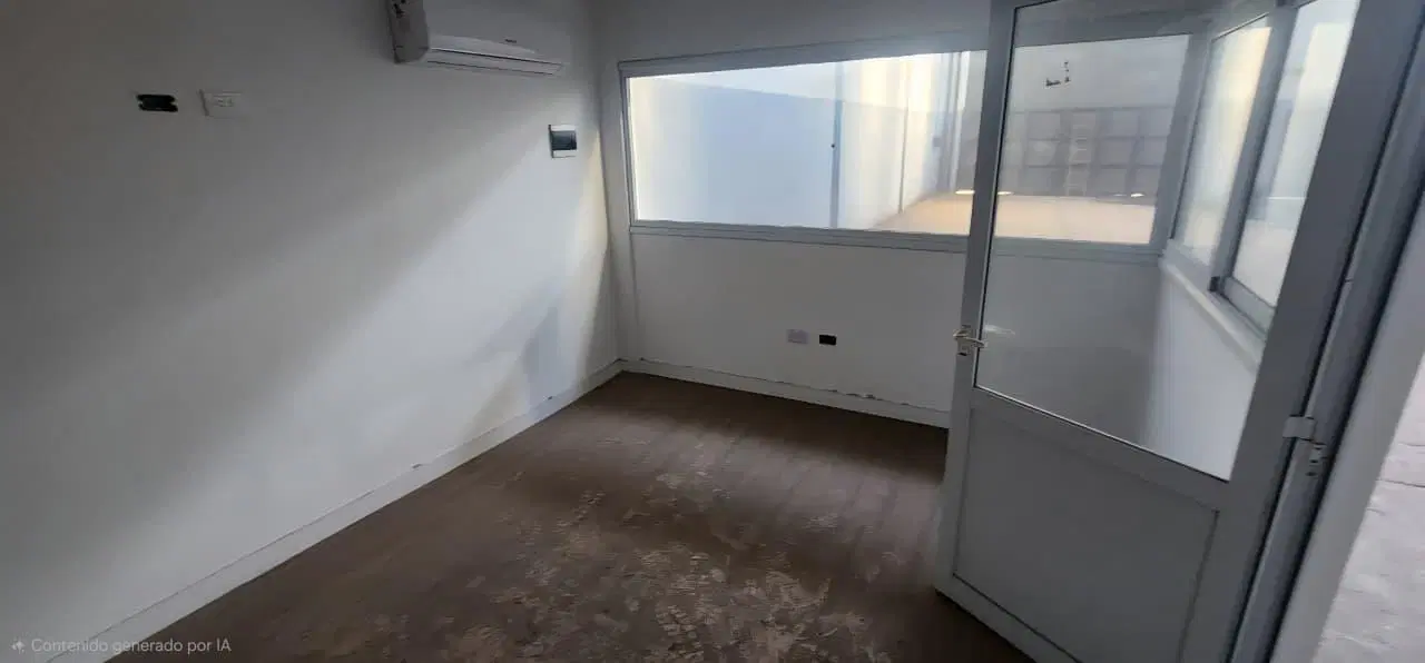 Galpón 240 m² c/ Entre Piso y Oficina - 2 Baños - Lomas Del Mirador 4