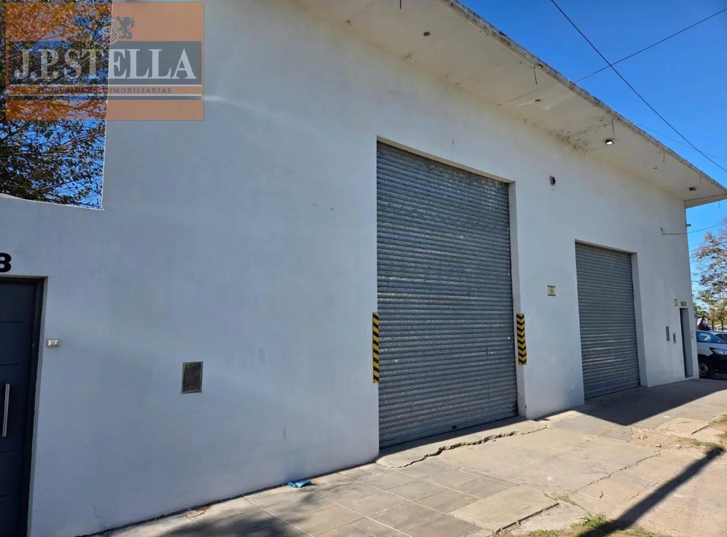 Local Comercial de Losa en Esquina 236 m² c/ Oficinas, Baños y Entre piso s/ Avenida - Laferrere 3