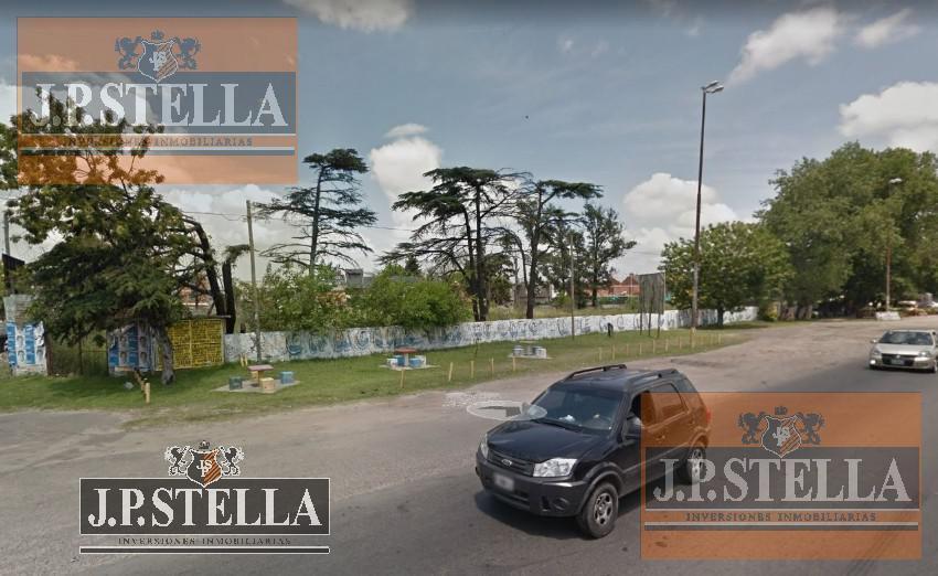 Foto de Fracción Industrial/Comercial 5237 m² frente a 3 calles - Villa Luzuriaga, imagen 2