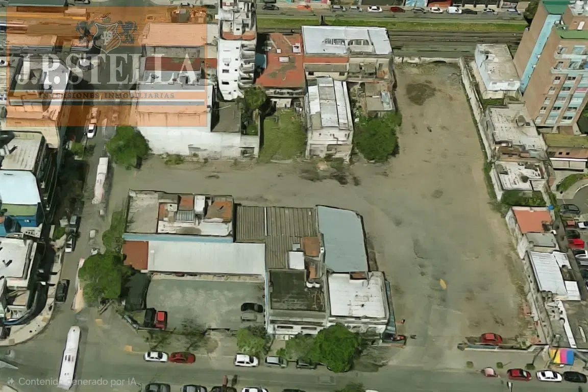 Fracción Comercial de 3.954 m² con frente a 3 calles en Moron Centro 5