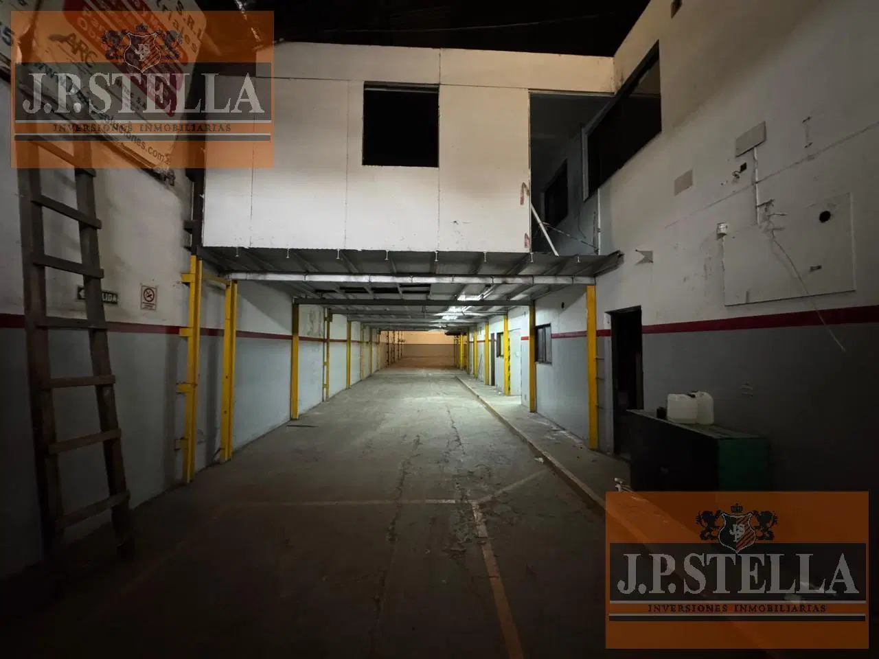 Galpón Industrial 879 m² - Oficinas - Baños y Vestuarios - Puente Grúa 2.000 Kilos - San Justo 2