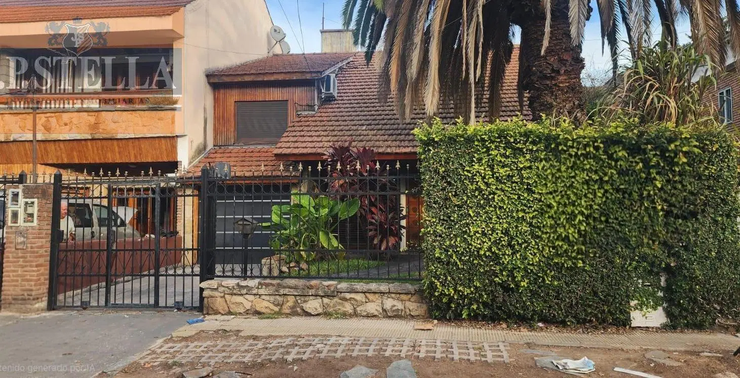 Chalet 4 amb. 285 m² s/ lote 358 m² - Garage - Quincho - Playroom - Pileta - Ramos Mejia 2