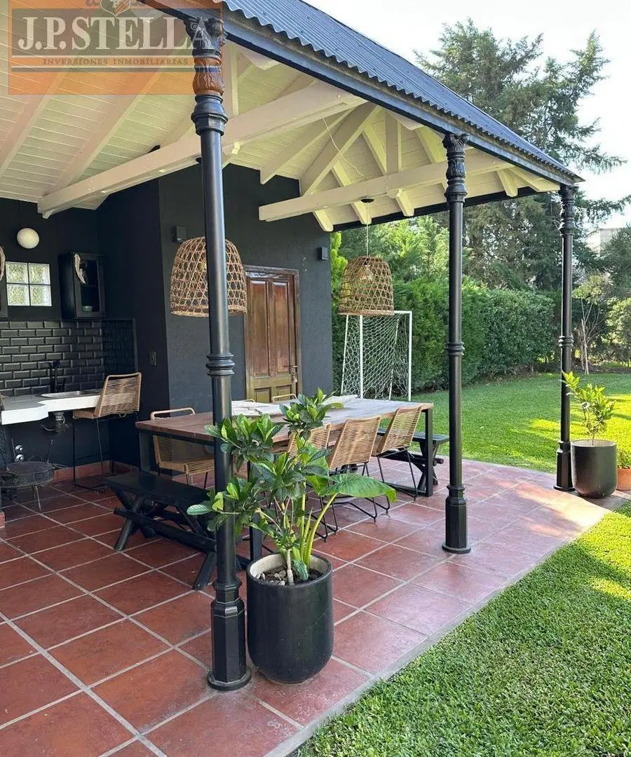 Excelente Casa 6 Amb c/ Pileta 285 m² s/ lote 850 m² - Barrio San Patricio - Moreno 2