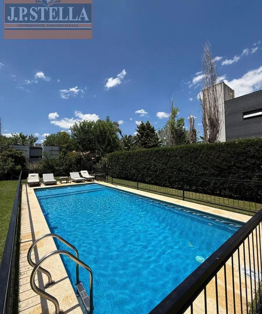 Excelente Casa 6 Amb c/ Pileta 285 m² s/ lote 850 m² - Barrio San Patricio - Moreno 5