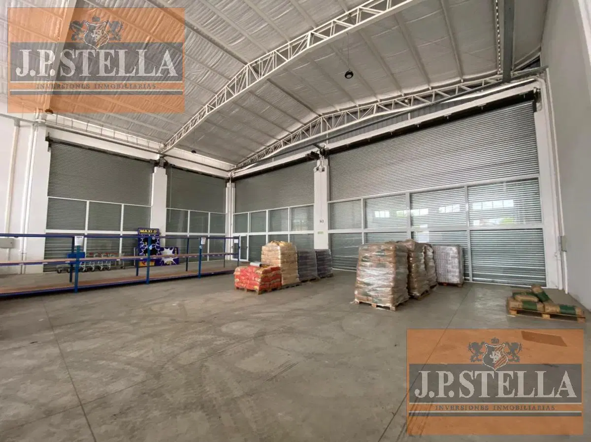 Local Comercial en Esquina 550 m²  c/ Estacionamiento propio - Villa Luzuriaga 3