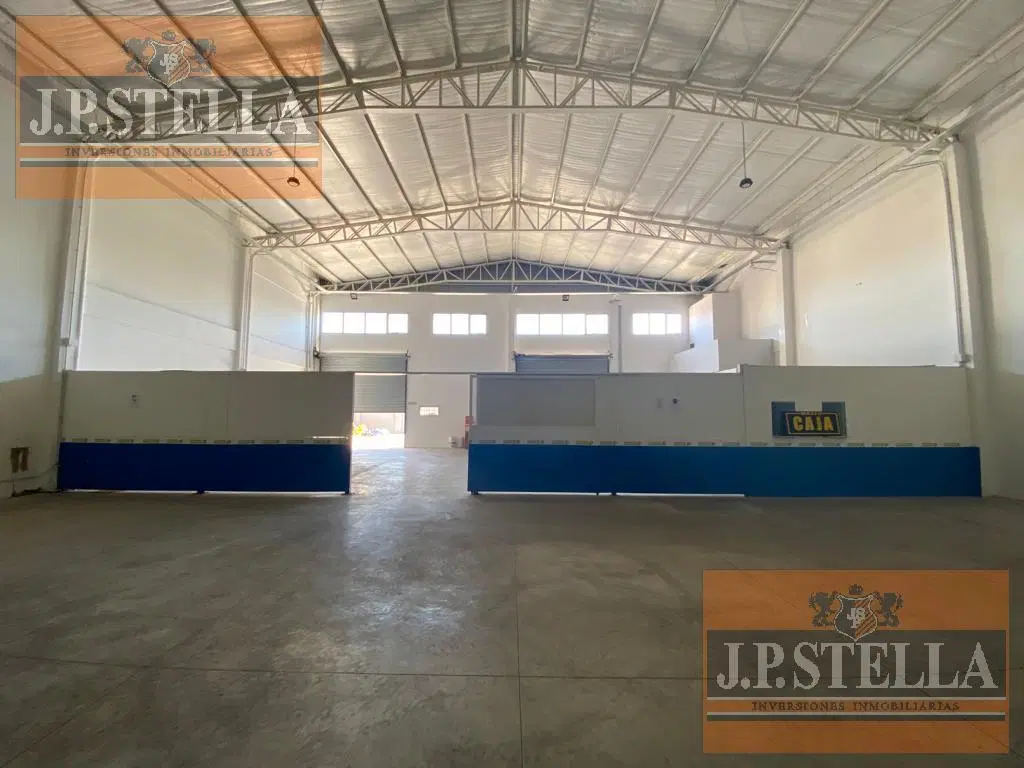 Local Comercial en Esquina 550 m²  c/ Estacionamiento propio - Villa Luzuriaga 2