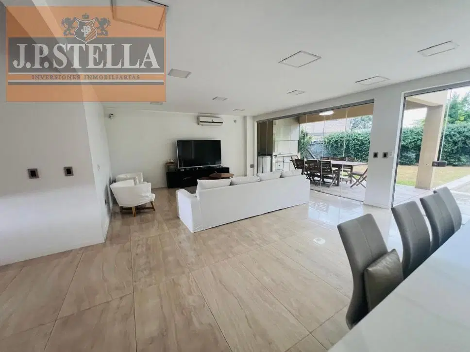 Excelente Casa 5 amb. 225 m² Cub en Lote de 496 m² en Banco Provincia De Bs. As. 8