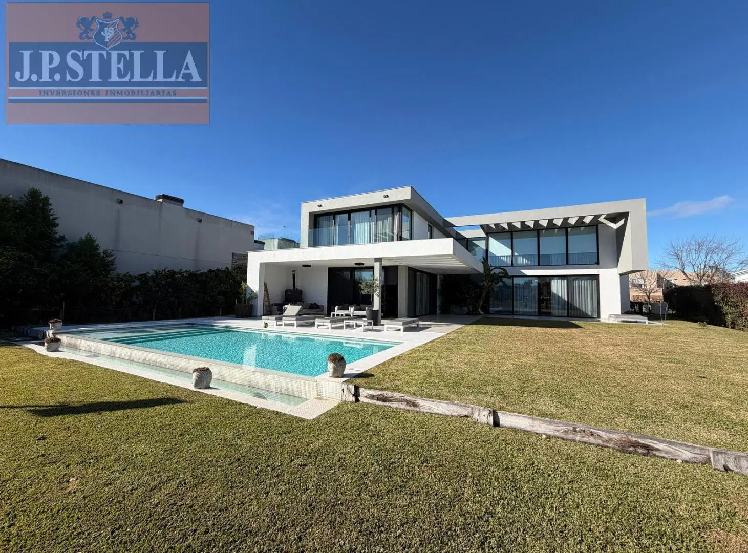 Excelente Casa 6 amb. 647 m² Edificados s/ Lote 1.395 m² en Terravista 4