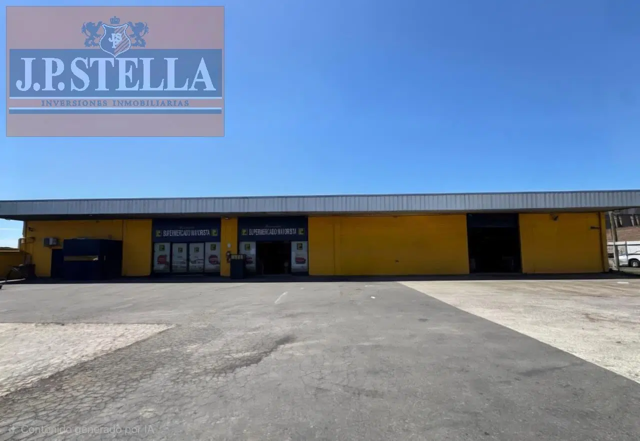 Galpón Industrial / Comercial 2200 m² s/ Avenida - Estacionamiento c/ Clientes - San Justo 3
