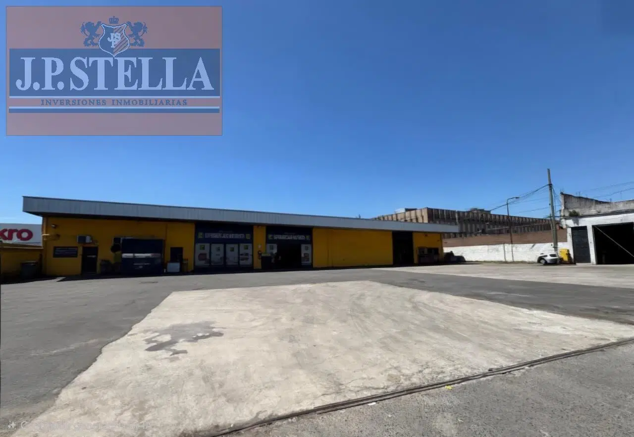 Galpón Industrial / Comercial 2200 m² s/ Avenida - Estacionamiento c/ Clientes - San Justo 4