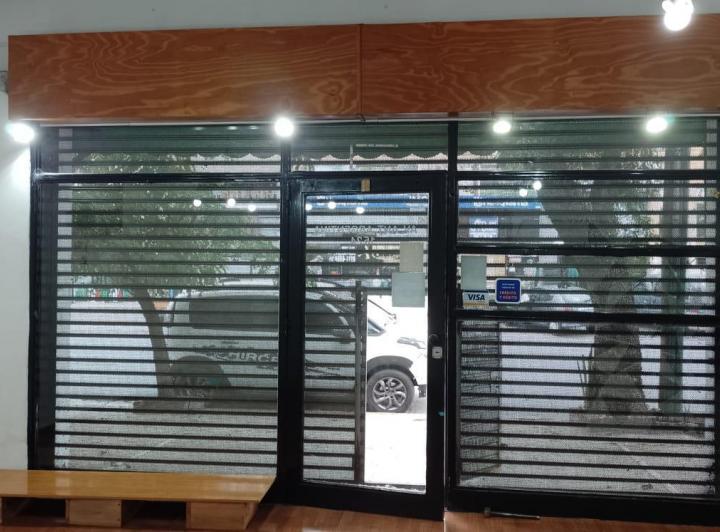ALQUILER LOCAL COMERCIAL EN CENTRO DE LLAVALLOL 5