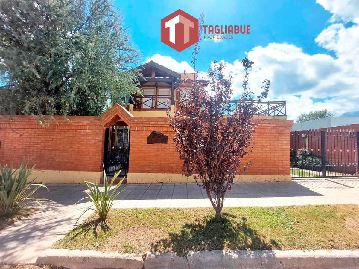 Amplia Casa en Zona Residencial 3