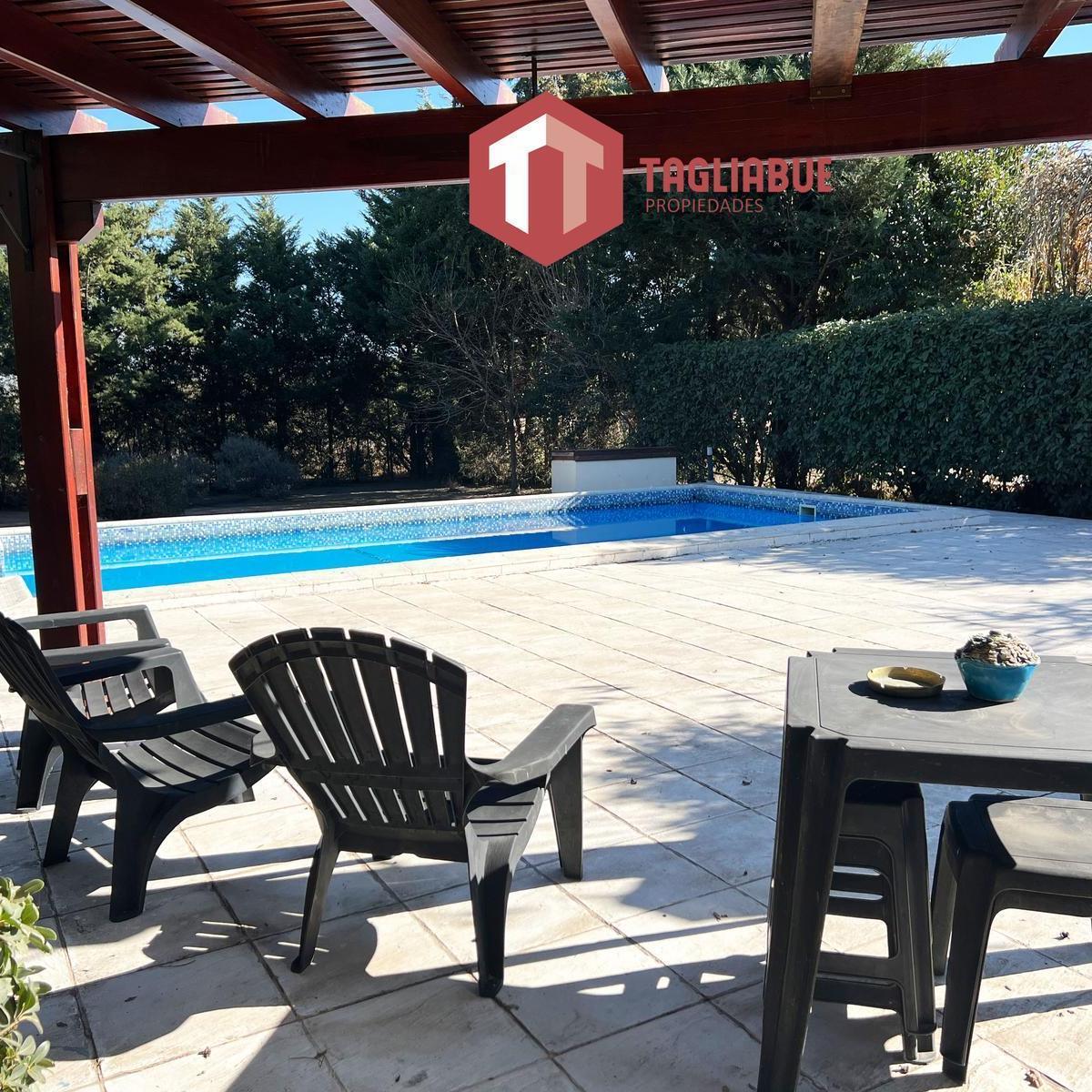 Importante Casa en Las Moreras, Merlo 2