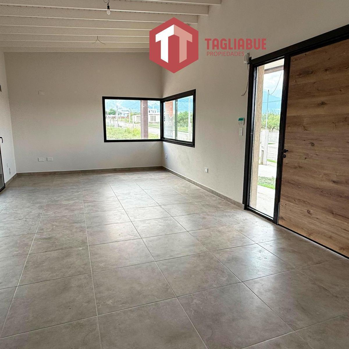 Imponente Casa Diseñada Para Quienes Buscan Confort, Modernidad y Elegancia. 4