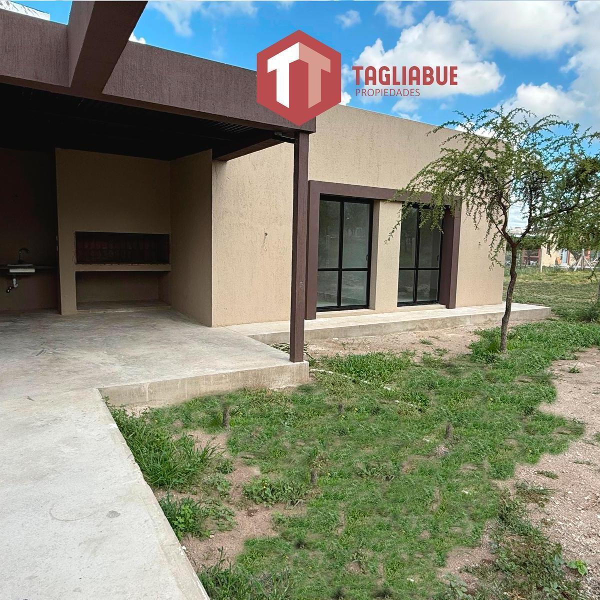Imponente Casa Diseñada Para Quienes Buscan Confort, Modernidad y Elegancia. 3