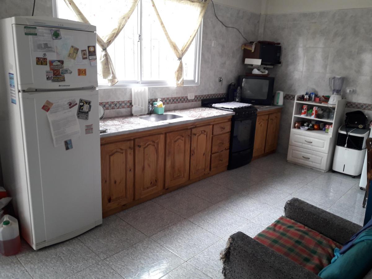 Comoda Casa 2 Pl. 4 Dorm. Gge Pasante / Permuta Menor Valor 4