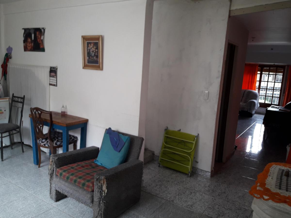 Comoda Casa 2 Pl. 4 Dorm. Gge Pasante / Permuta Menor Valor 3