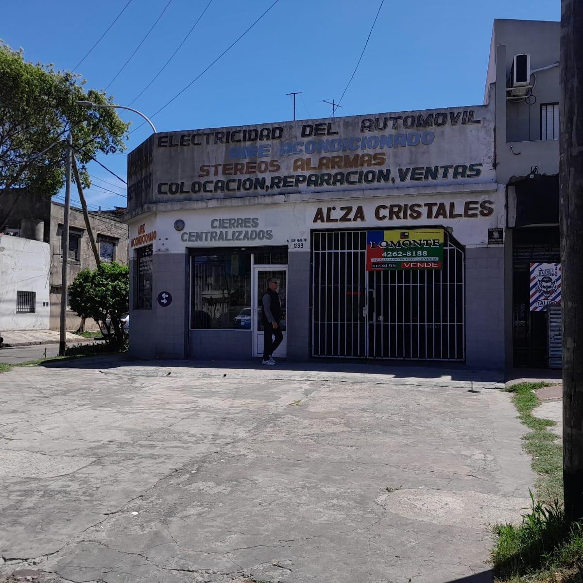 Casa 4 Amb. con Local Comercial en Exc. Esquina S/Av. (Posible Permuta) 4