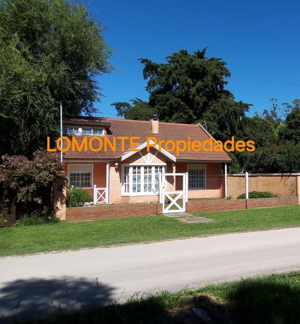 CASA ESTILO CHALET 4 AMB. S/LOTE DE 10 X 30 MTS.