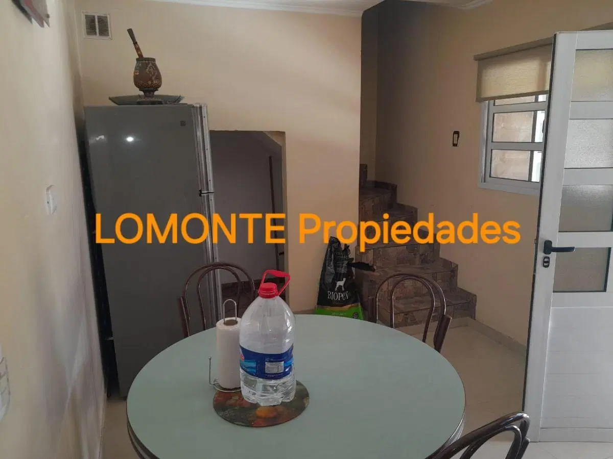 T/casa 3 Amb., con 2 baños, parque con parrilla y cochera. 8