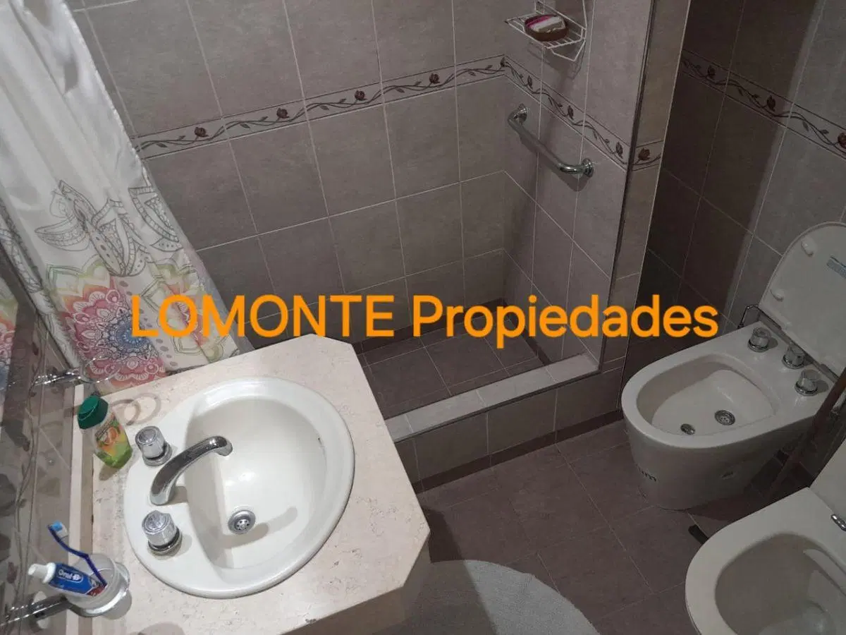 T/casa 3 Amb., con 2 baños, parque con parrilla y cochera. 3