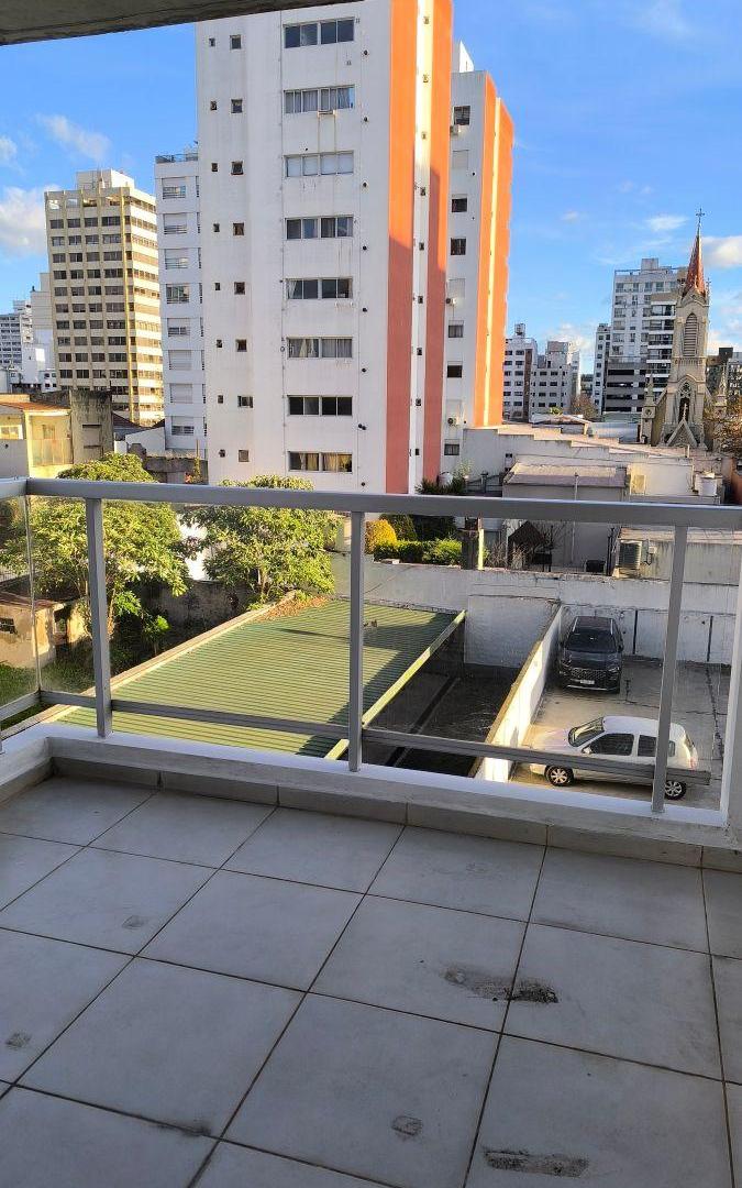 Departamento en Alquiler – Calle 10 e/45 y 46, La Plata- Un dorm y balcón