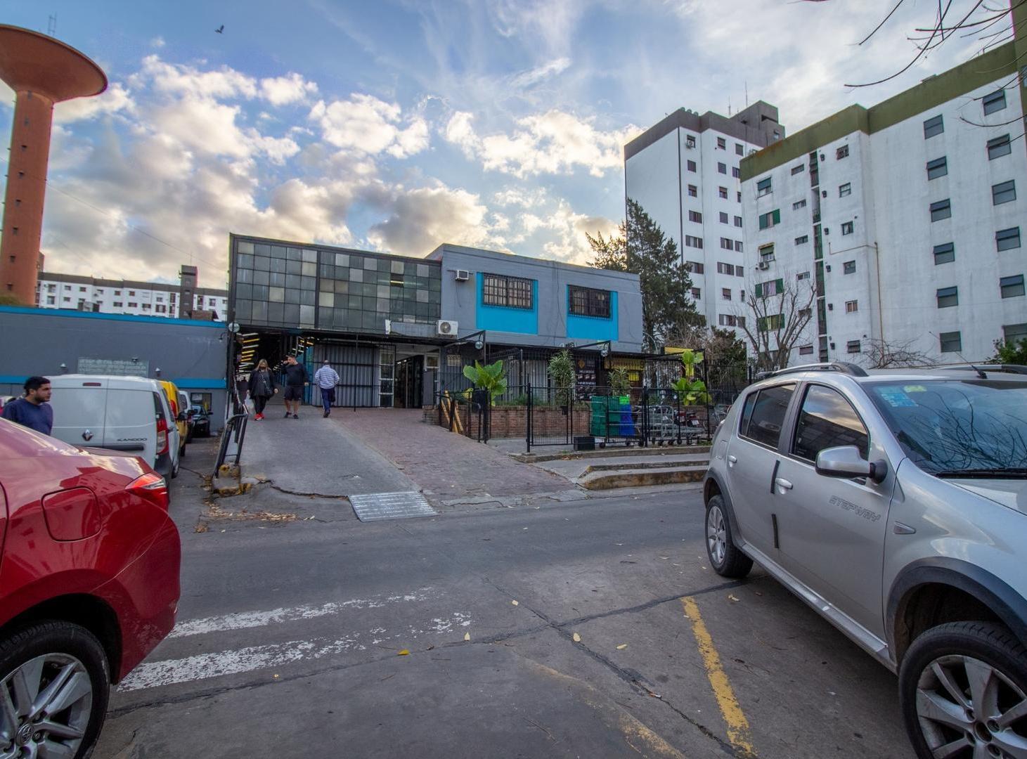 VENTA COCHERA EN WILDE