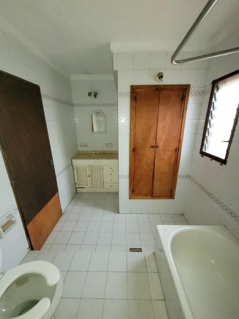 VENTA DEPARTAMENTO TIPO CASA DE 4 AMBIENTES EN BERNAL