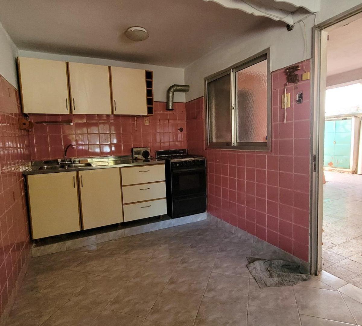 Venta Casa de 4 Ambientes Mixta 5