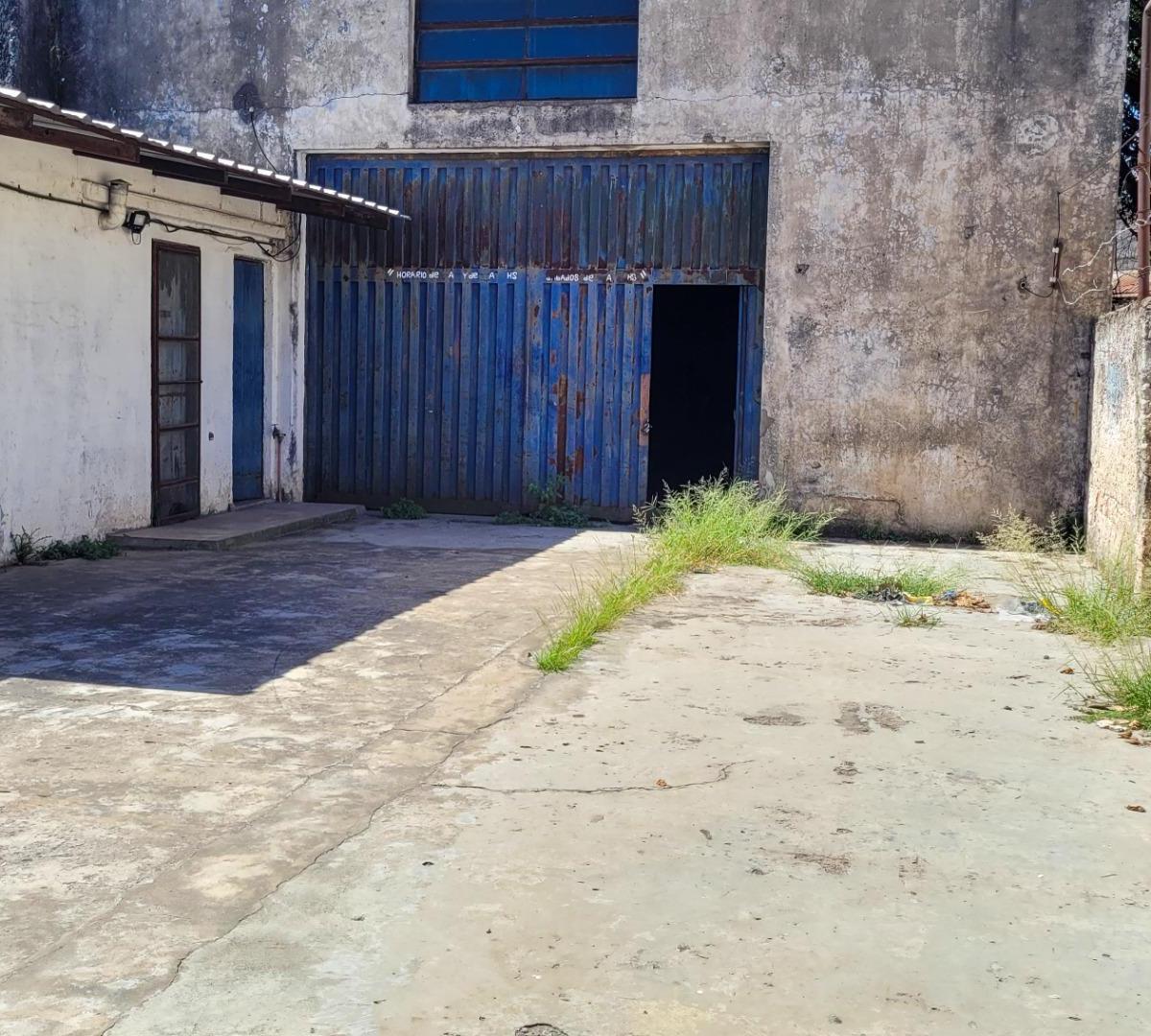 Venta de Galpon con Departamentos 1