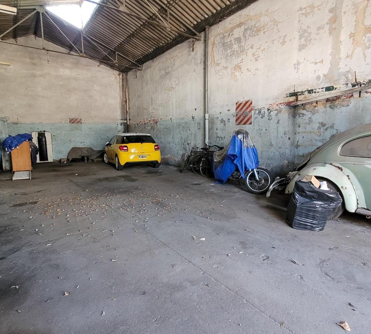 Venta de Galpon con Departamentos 3