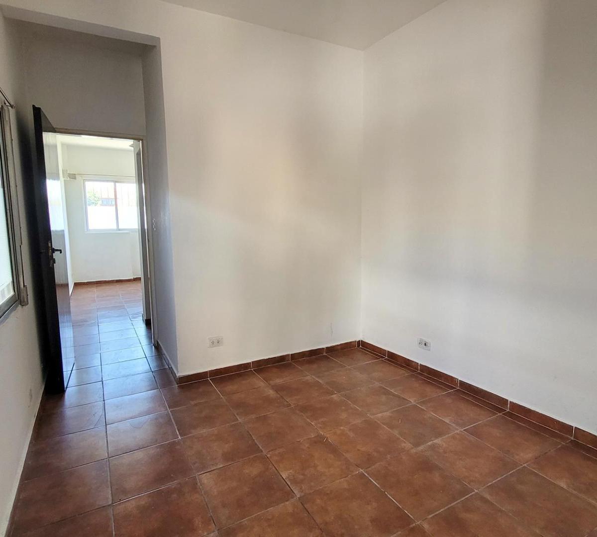 Venta de Galpon con Departamentos 4