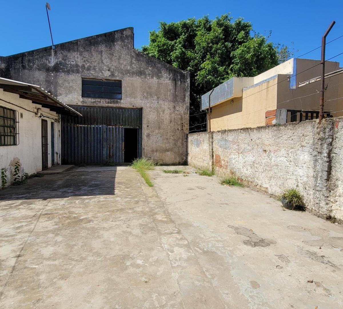 Venta de Galpon con Departamentos 5