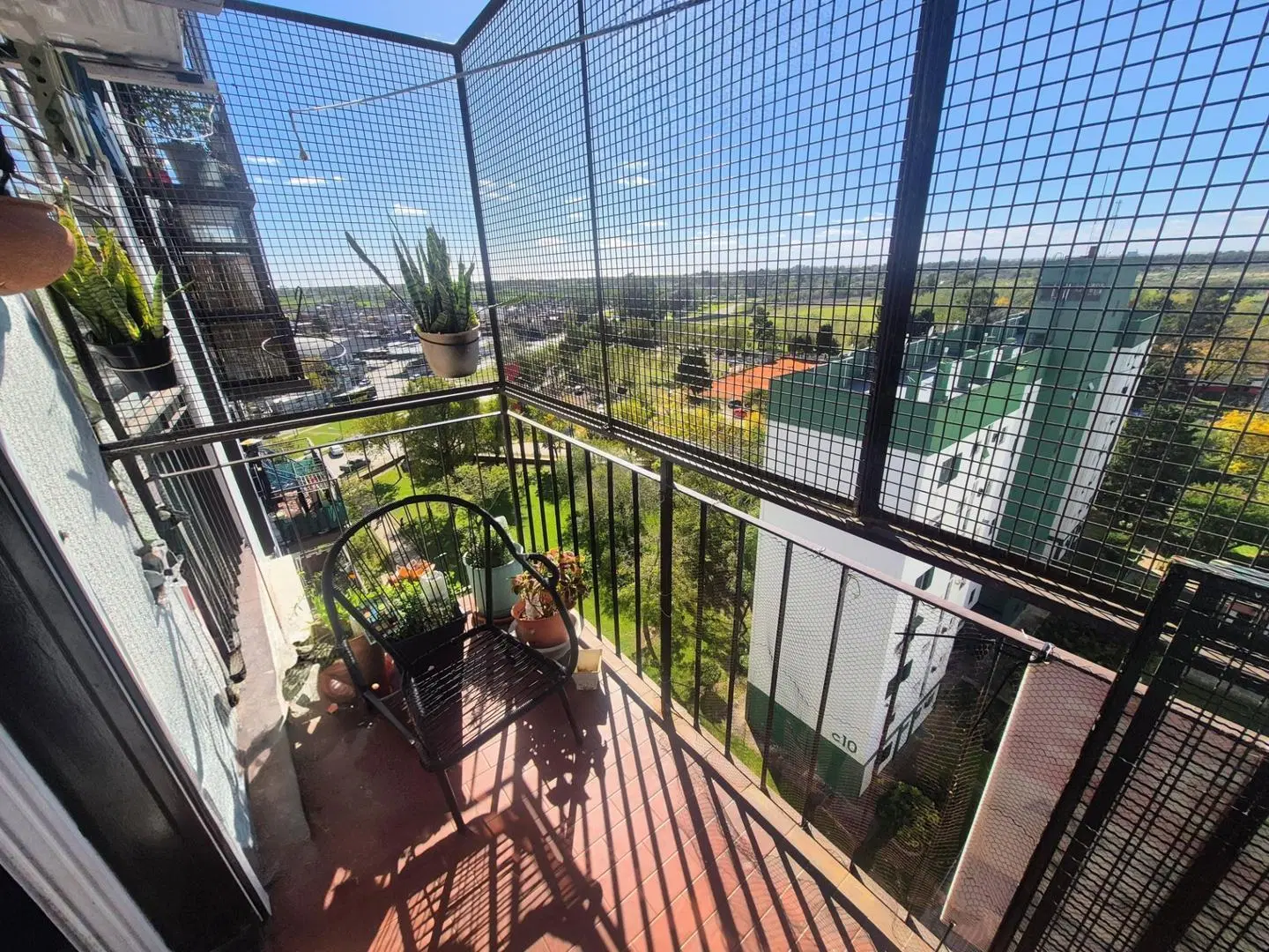 VENTA DEPARTAMENTO DE CUATRO AMBIENTES EN BARRIO CERRADO 5