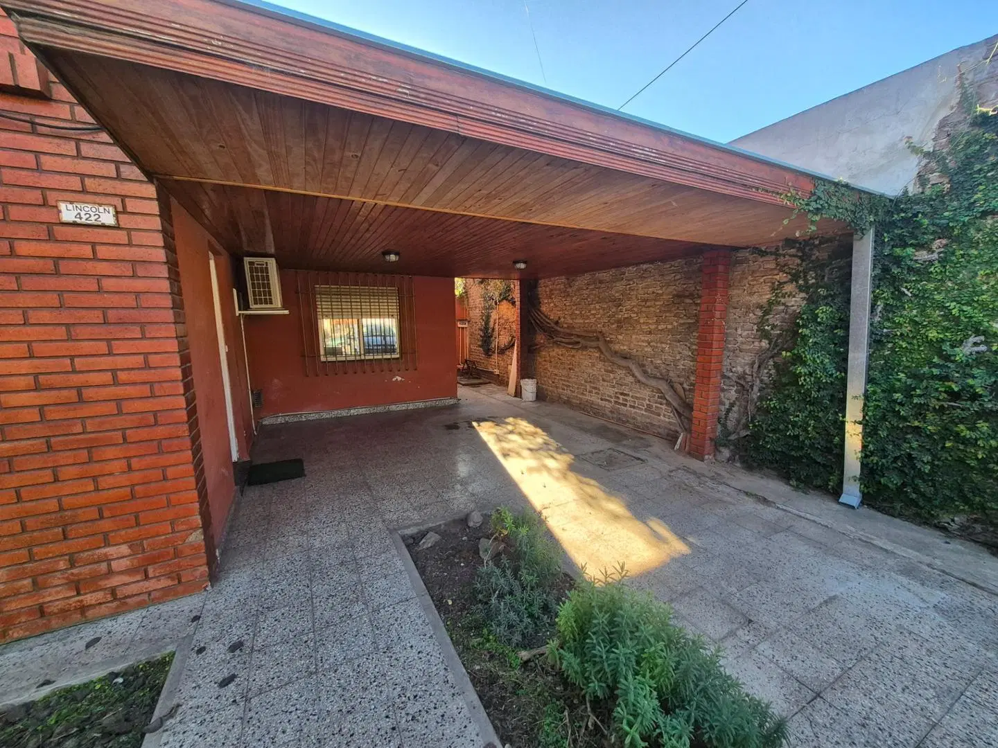ALQUILER CASA DE TRES AMBIENTES CON COCHERA Y JARDIN 5