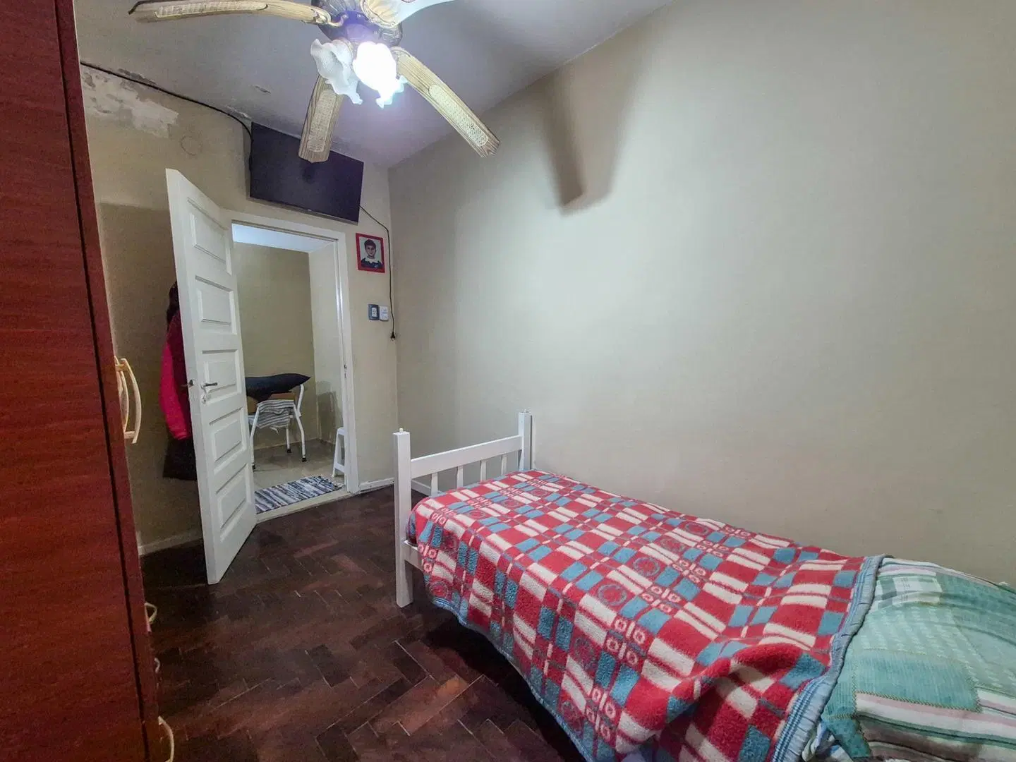 VENTA DEPTO TIPO CASA DE CUATRO AMBIENTES SOBRE AVENIDA 5