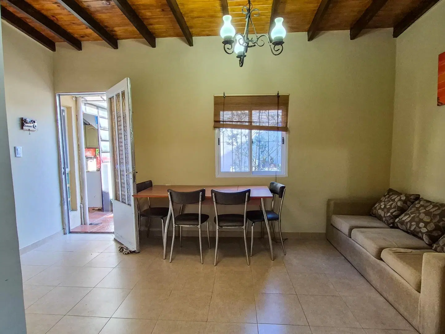 VENTA DEPTO TIPO CASA DE CUATRO AMBIENTES SOBRE AVENIDA 3